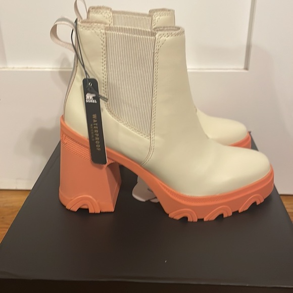 NWT! Sorel Brex Heel Lug Sole Chelsea Boots - Picture 7 of 9